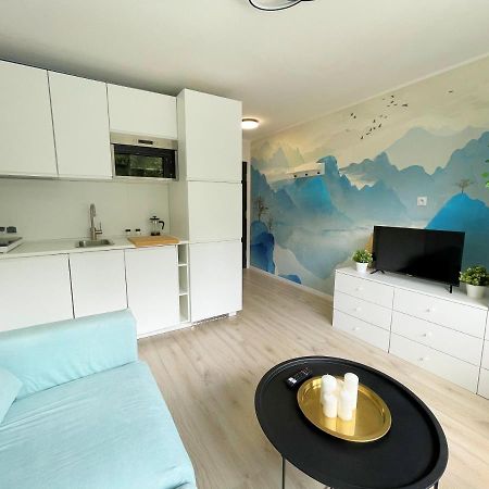 Batorego 18 Blue: Central Mokotów Apartment with Park Views Warsaw Exterior photo
